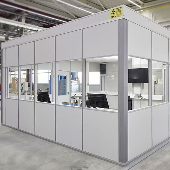 Raum-in-Raum Lösung PANhallenbüro als freitragendes Hallenbüro in der Produktion