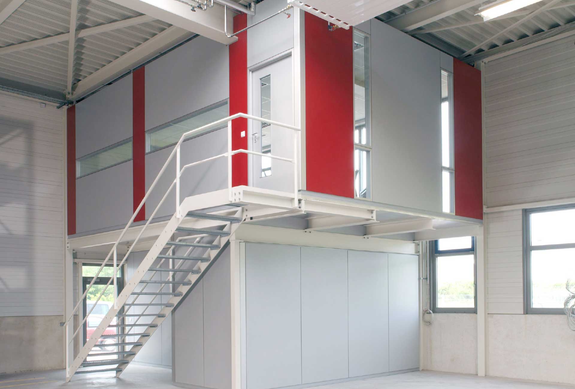 Meisterbüros flexibel in die Halle integrieren Meisterbüros flexibel in die Halle integrieren
