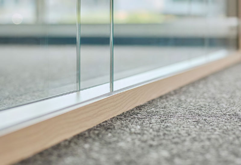 Holz-Trennwandsystem - für Transparenz und Rückzug Holz-Trennwandsystem - für Transparenz und Rückzug