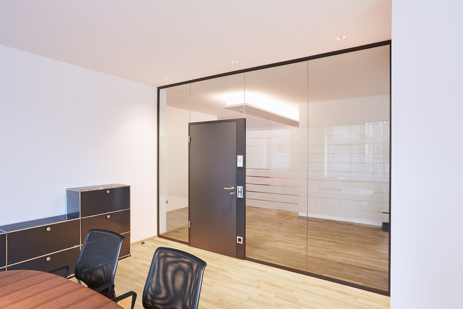 Projekt Hoernerbank Konferenzraum mit Glaswand