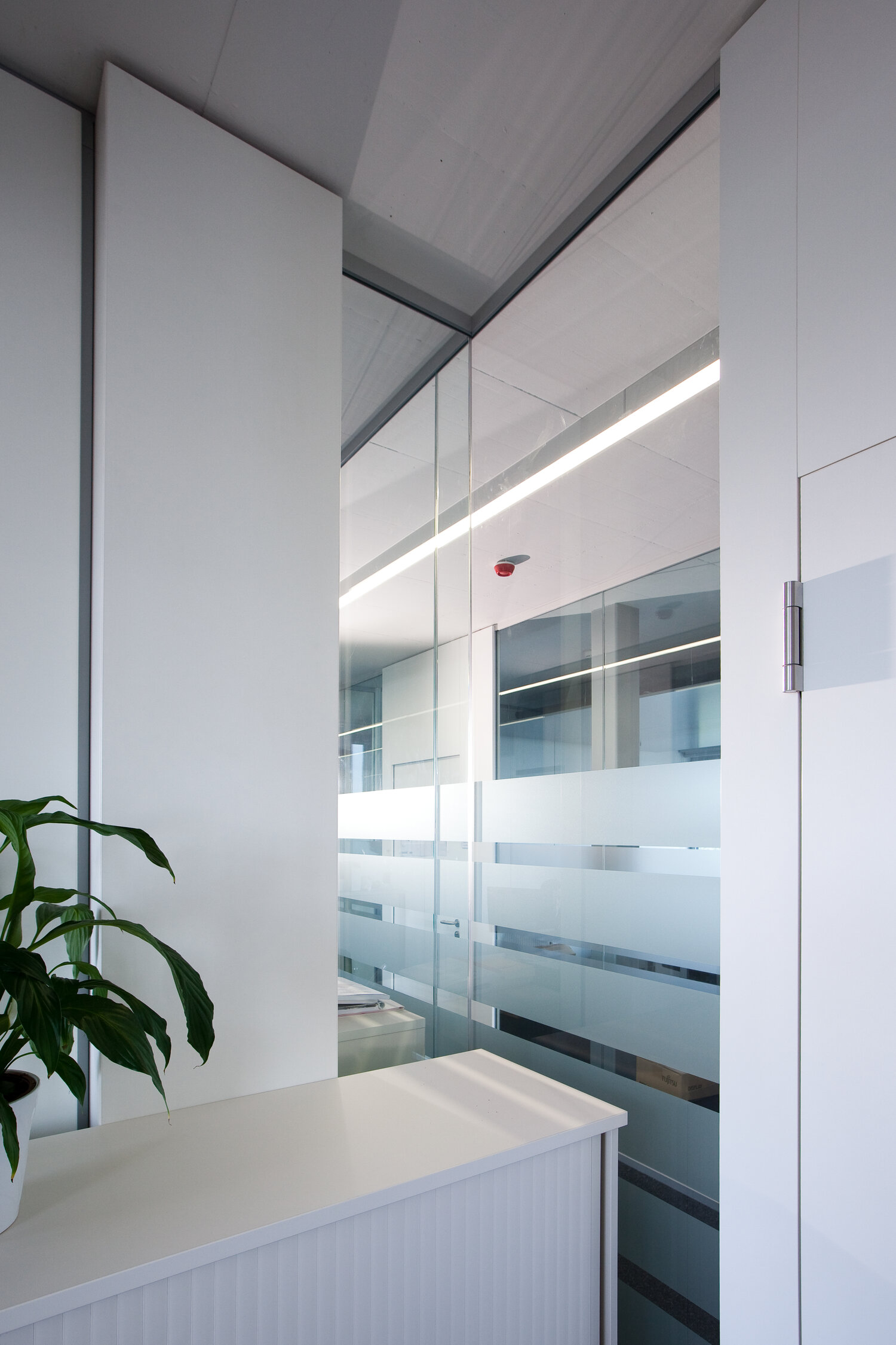 Projekt Frauenhofer Büroecke mit Vollwänden und Glaswänden