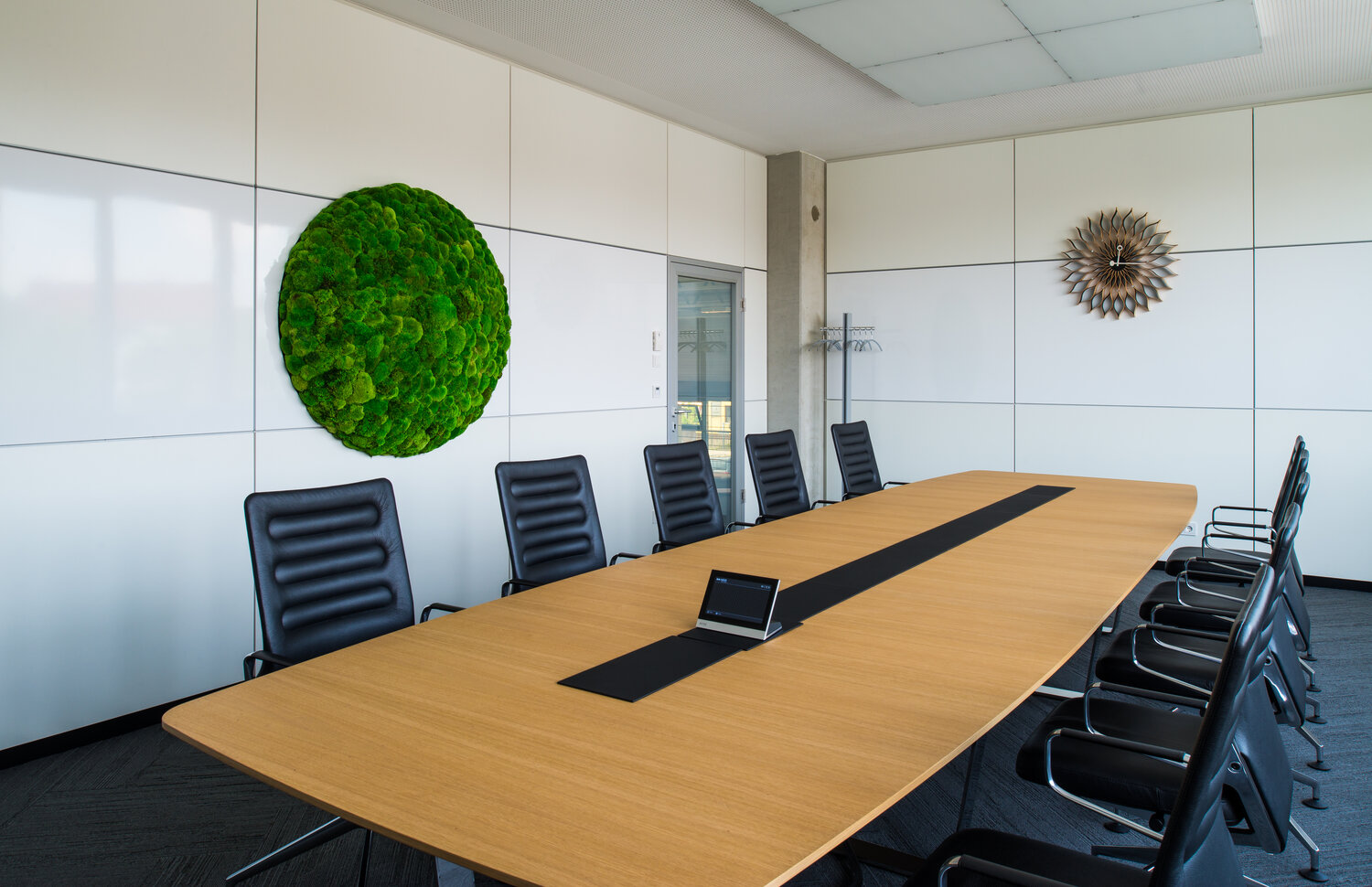 Projekt Reich Konferenzraum mit Vollwand Trennwandsystemen