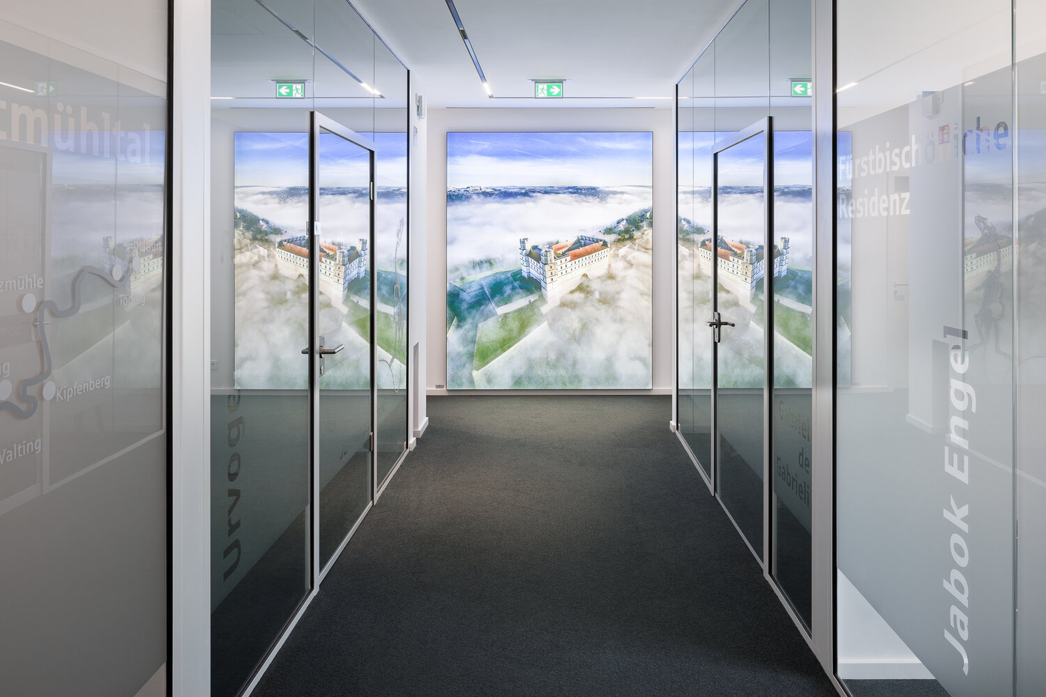 Projekt Sparkasse folierte Glastrennwände