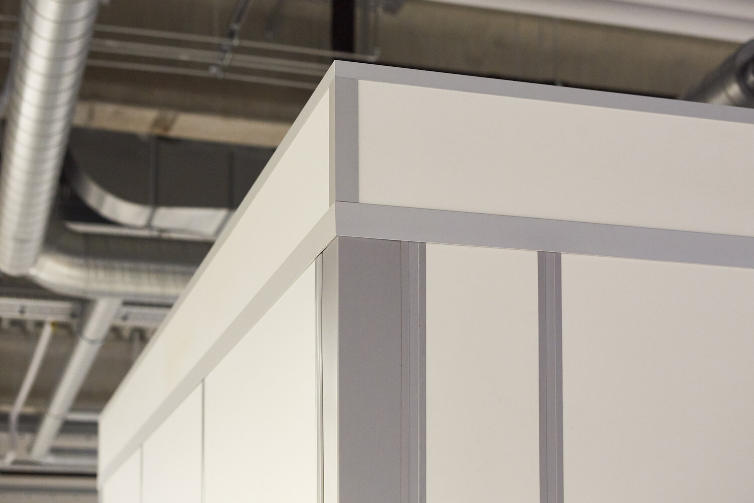 Projekt EBM Detailansicht Ecke Hallenbüro