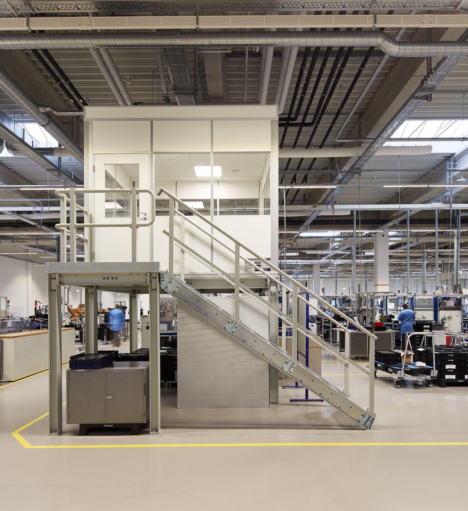 Projekt EBM Hallenbüro in Produktionsstätte