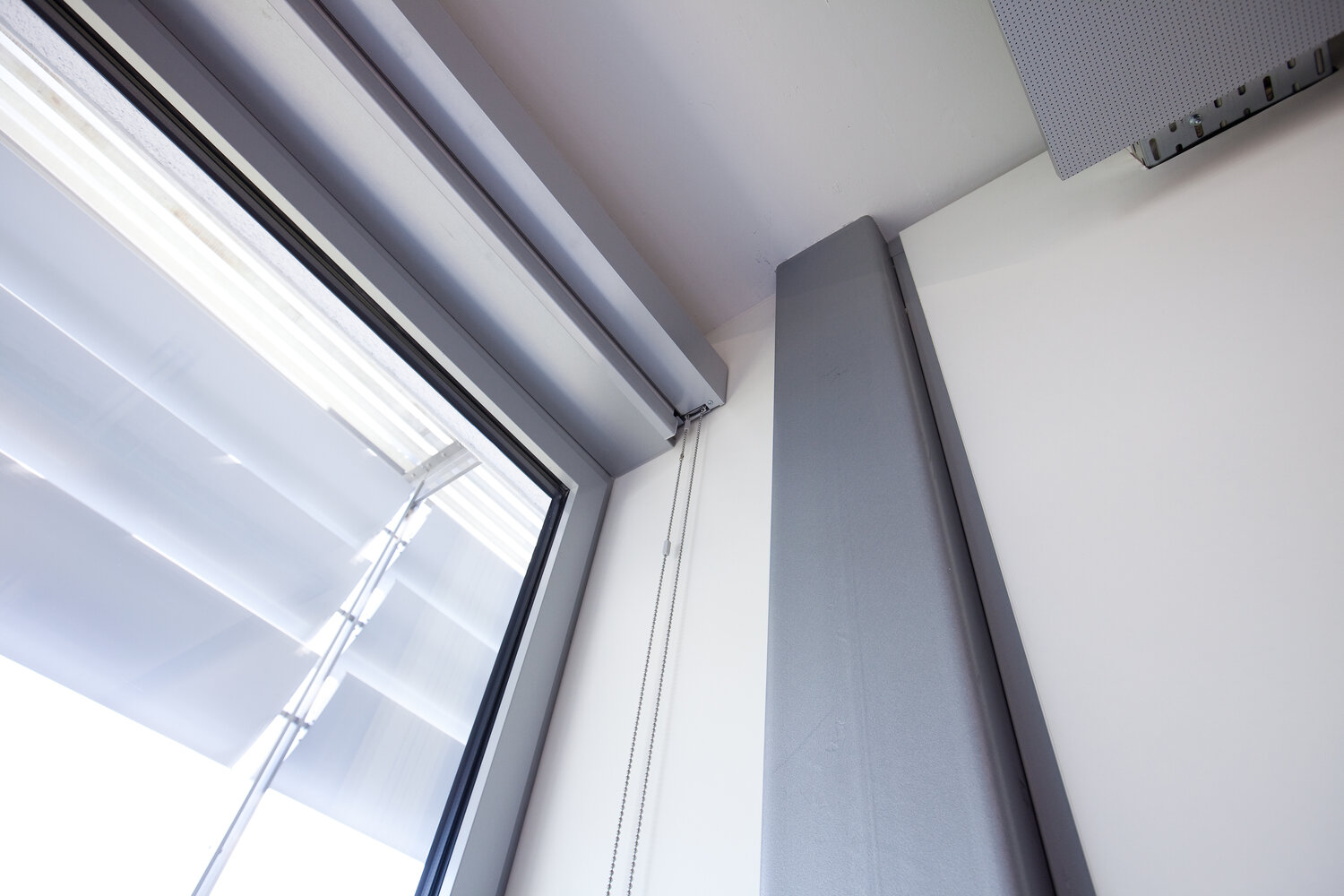 Projekt Frauenhofer Detailansicht Abdunklung Glastrennwand