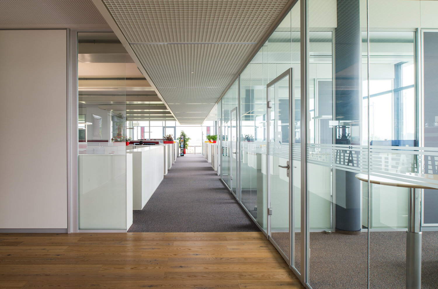 Projekt Schnepf Büro Glastrennwandsystem teilfoliert