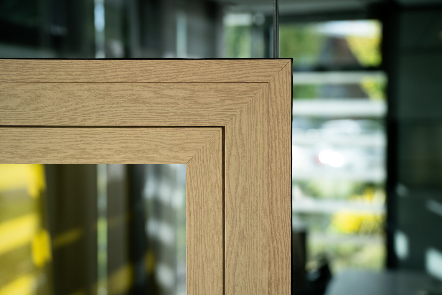 Projekt Showroom Detailansicht Türrahmen Holz