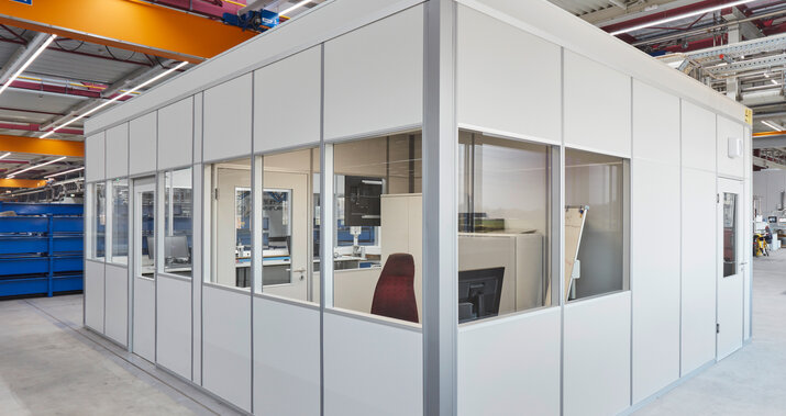 Projekt Fischer Produktion Meisterbüro weiß
