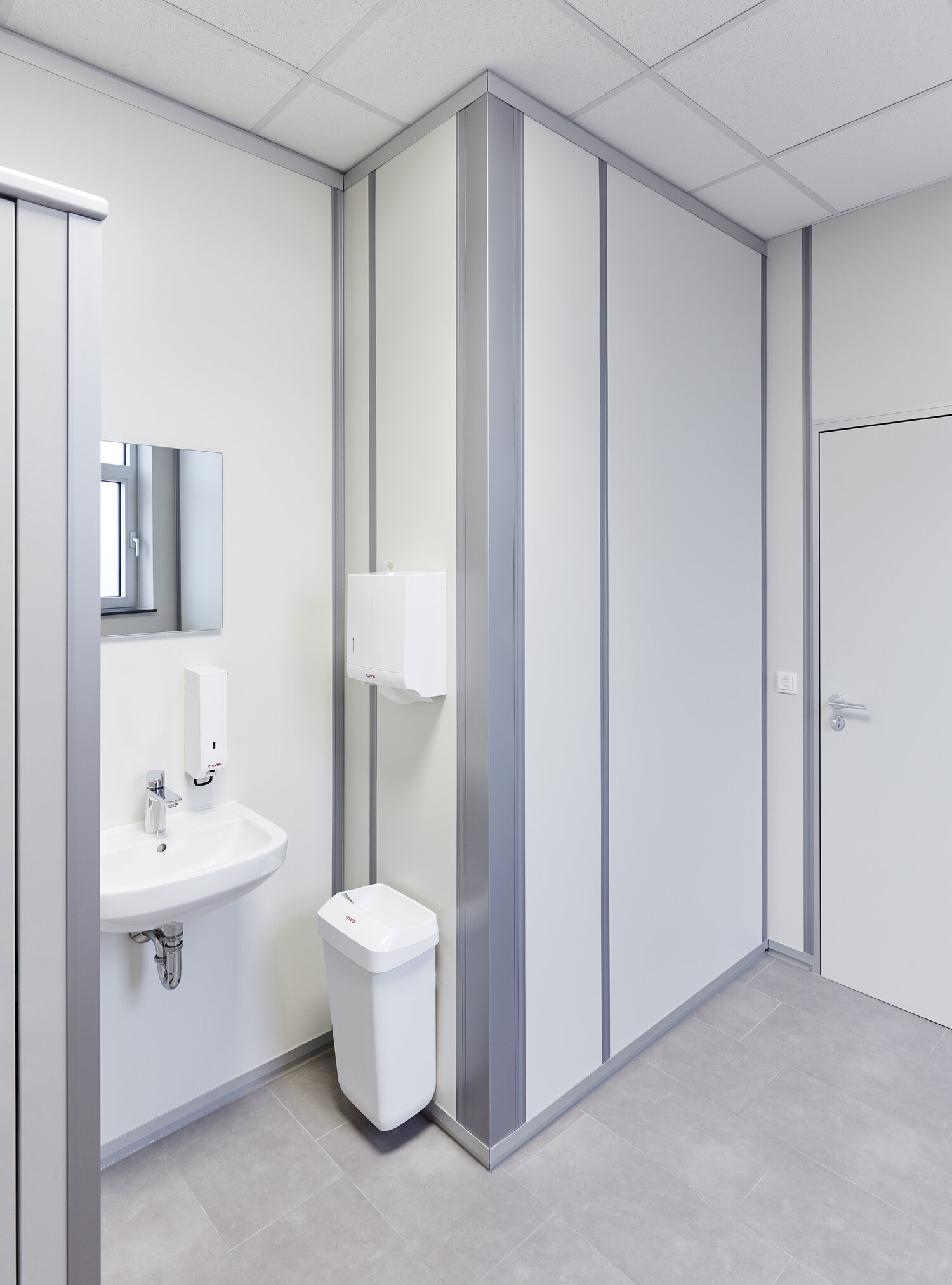 Projekt Mussana Trennwandsysteme aus Vollwänden für Toiletten