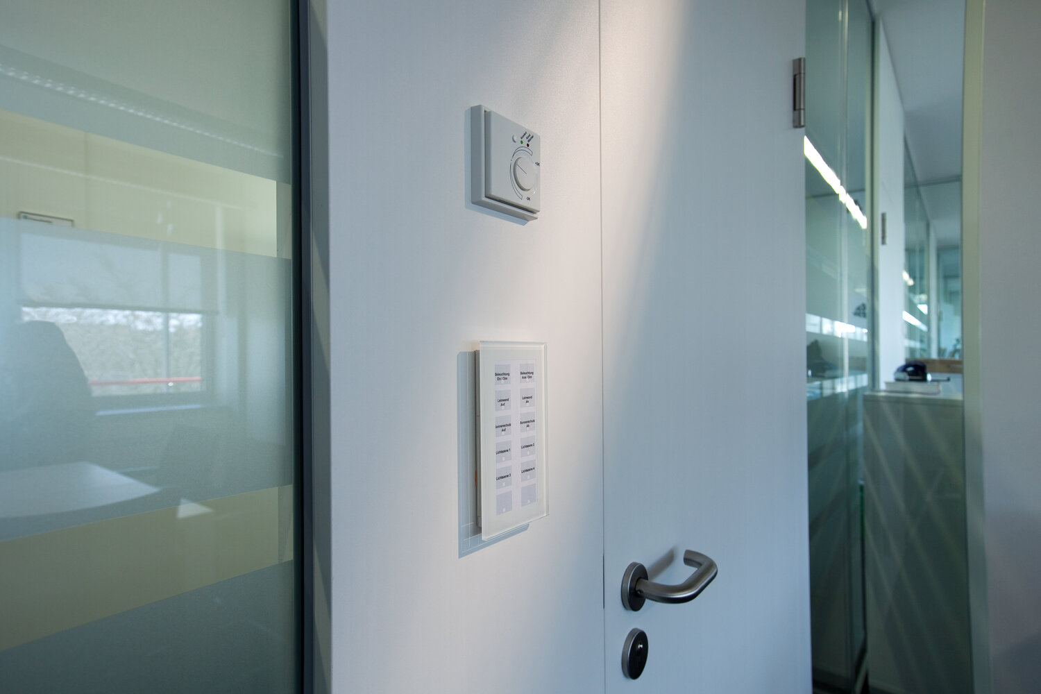 Projekt Frauenhofer Detailansicht Schalter Elektroniksteuerung Büroraum