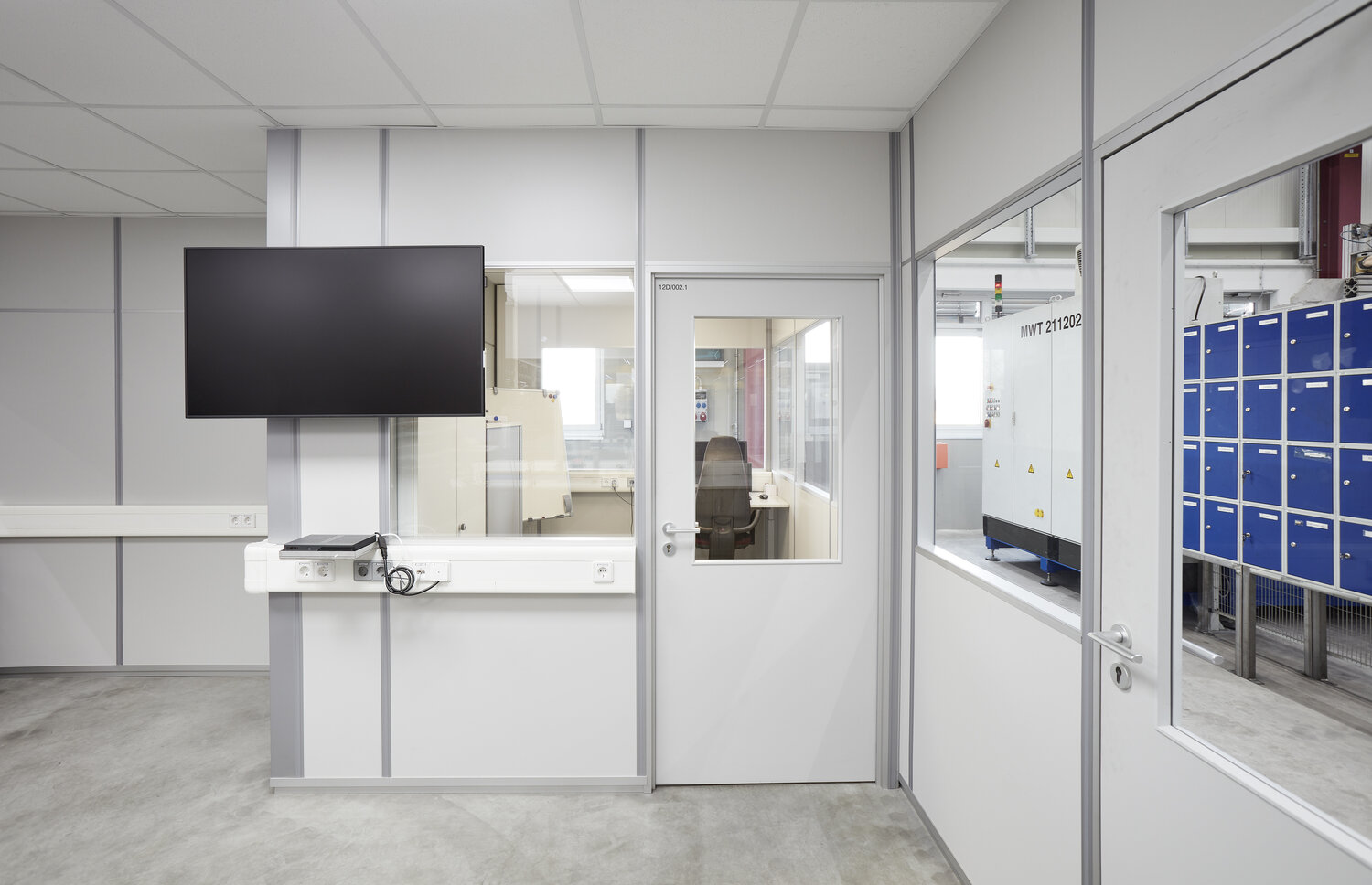 Projekt Fischer Produktion Hallenbüro weiß