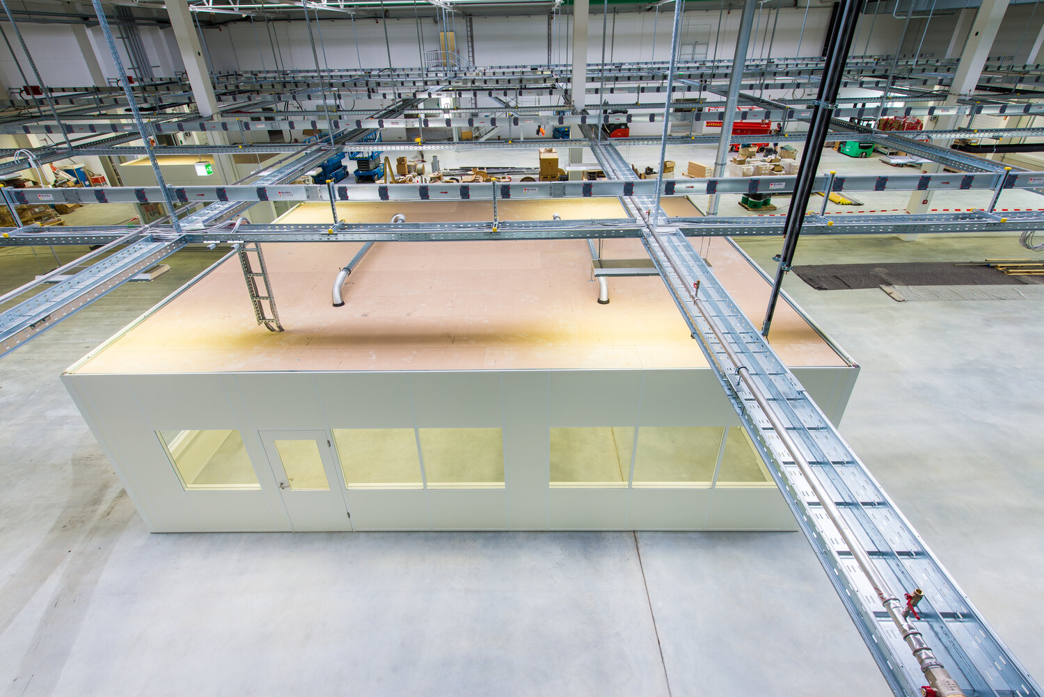 Projekt Hafner Produktion Hallenbüro Vogelperpektive