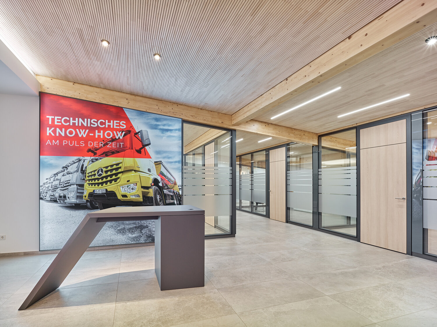 Projekt Menner Eingangsbereich mit Trennwandsystemen aus Glas