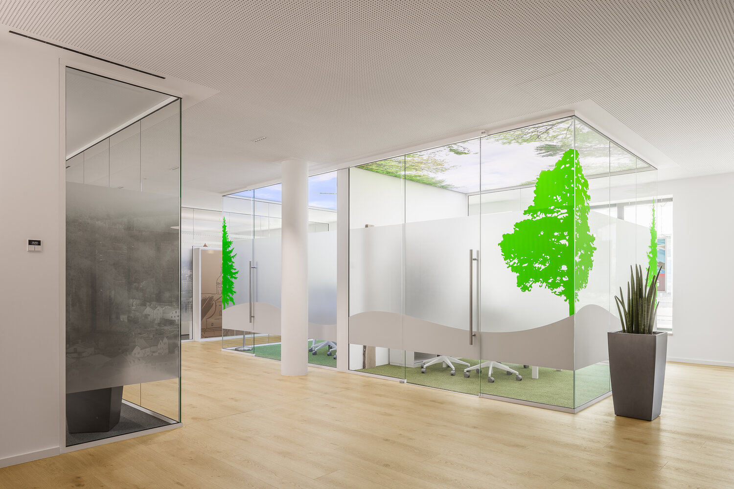 Projekt Sparkasse Raum in Raum System mit Glastrennwänden foliert