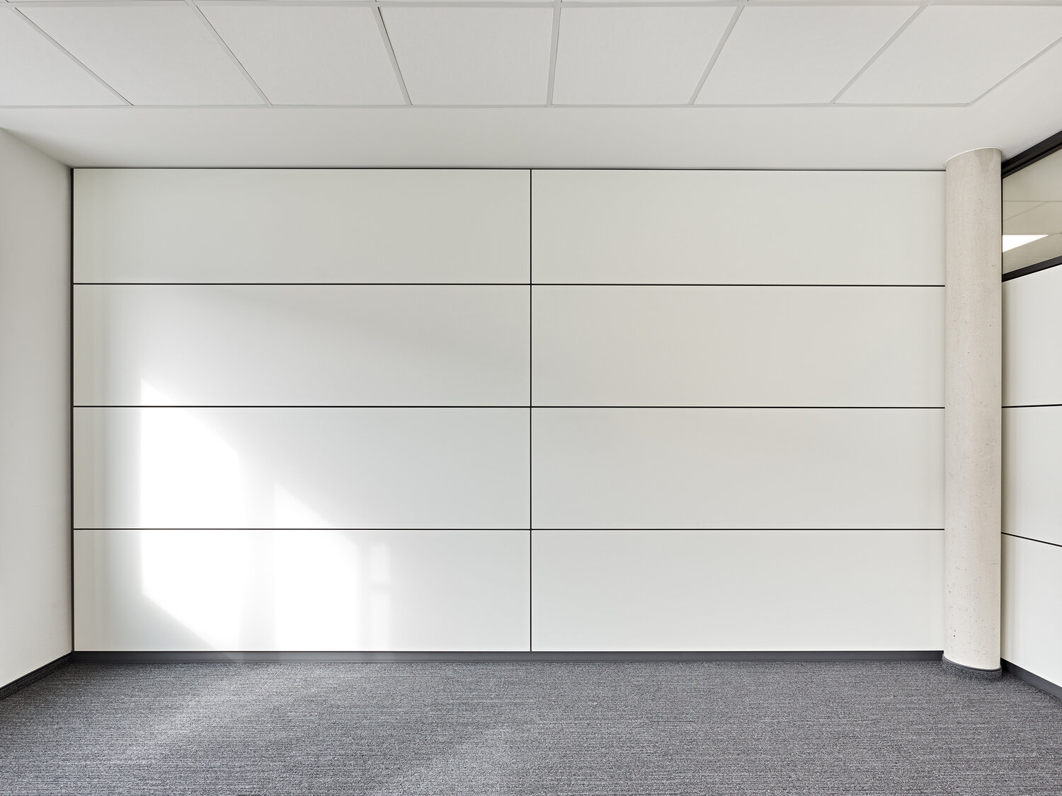 Projekt NetPlans weißes Trennwandsystem