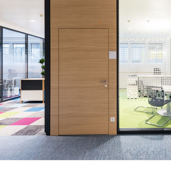 Holztür im Büro