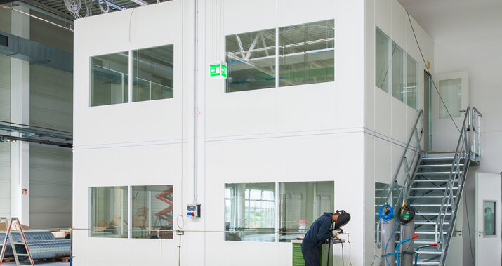 Projekt Hafner Produktion Hallenbüro