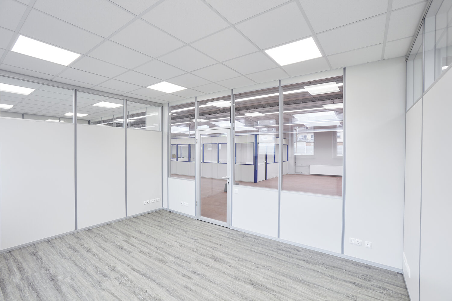 Projekt Mussana Trennwandsysteme aus Vollwänden und Glas