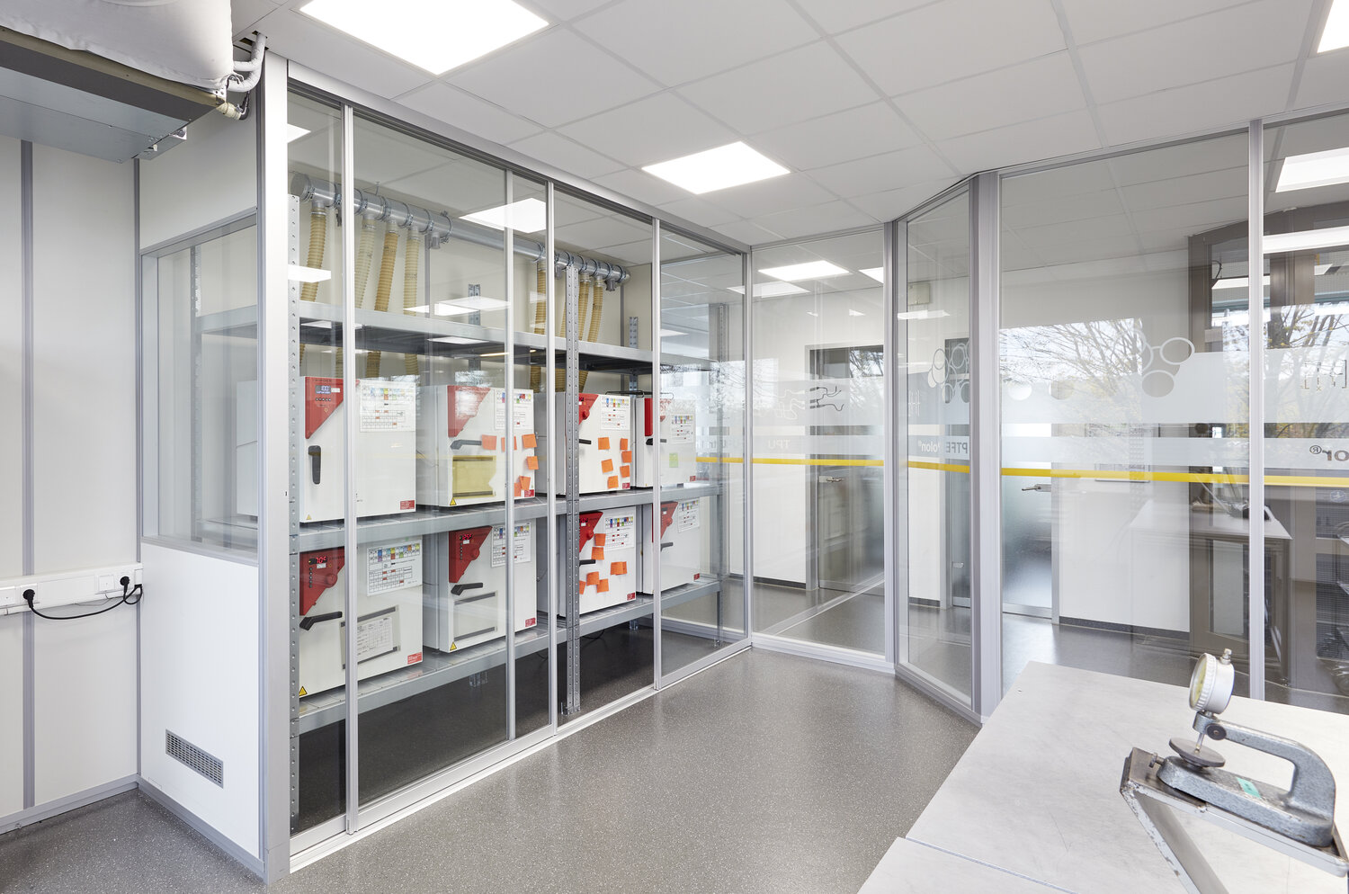 Projekt Parker Hannifin Testraum Trennwandsysteme aus Glas