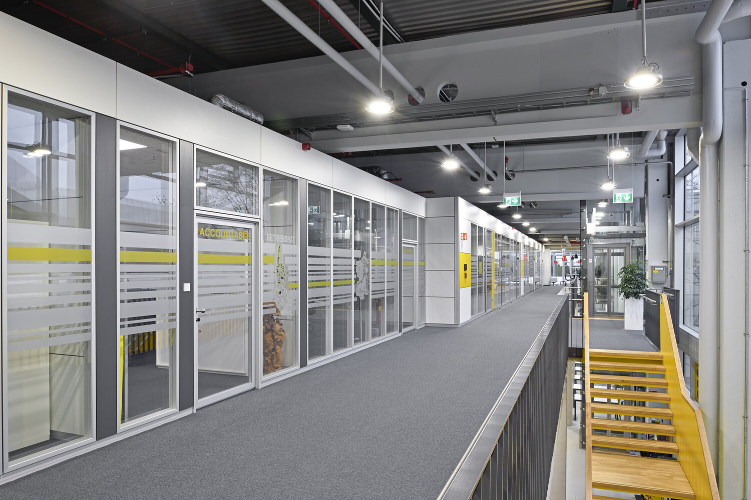 Projekt Wagner Glastrennwandsystem foliert