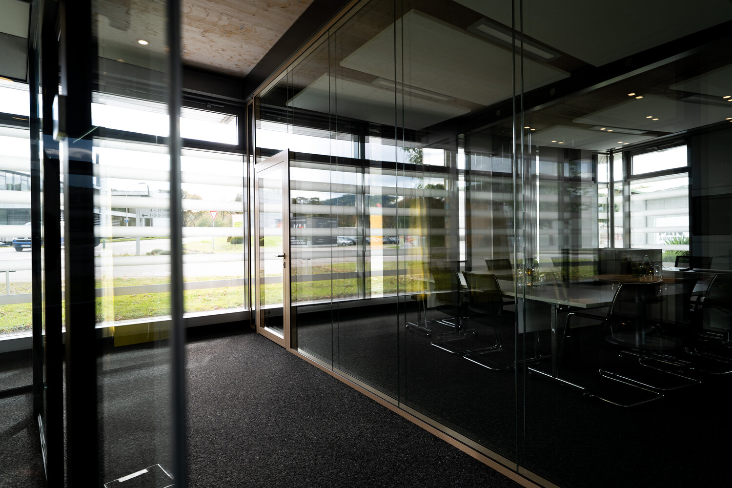 Projekt Showroom Glastrennwandsystem