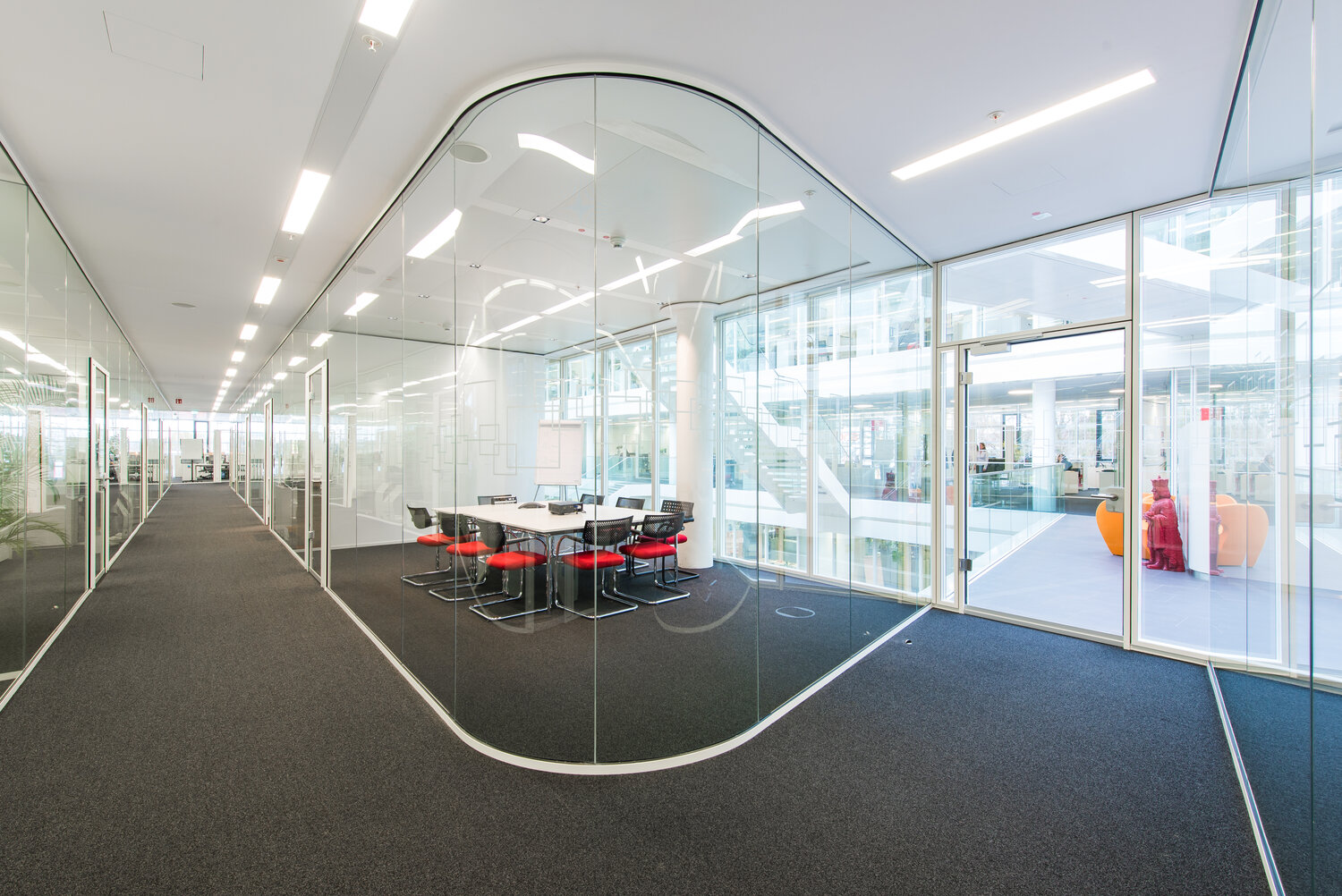 Projekt Trianel abgerundete Glastrennwände