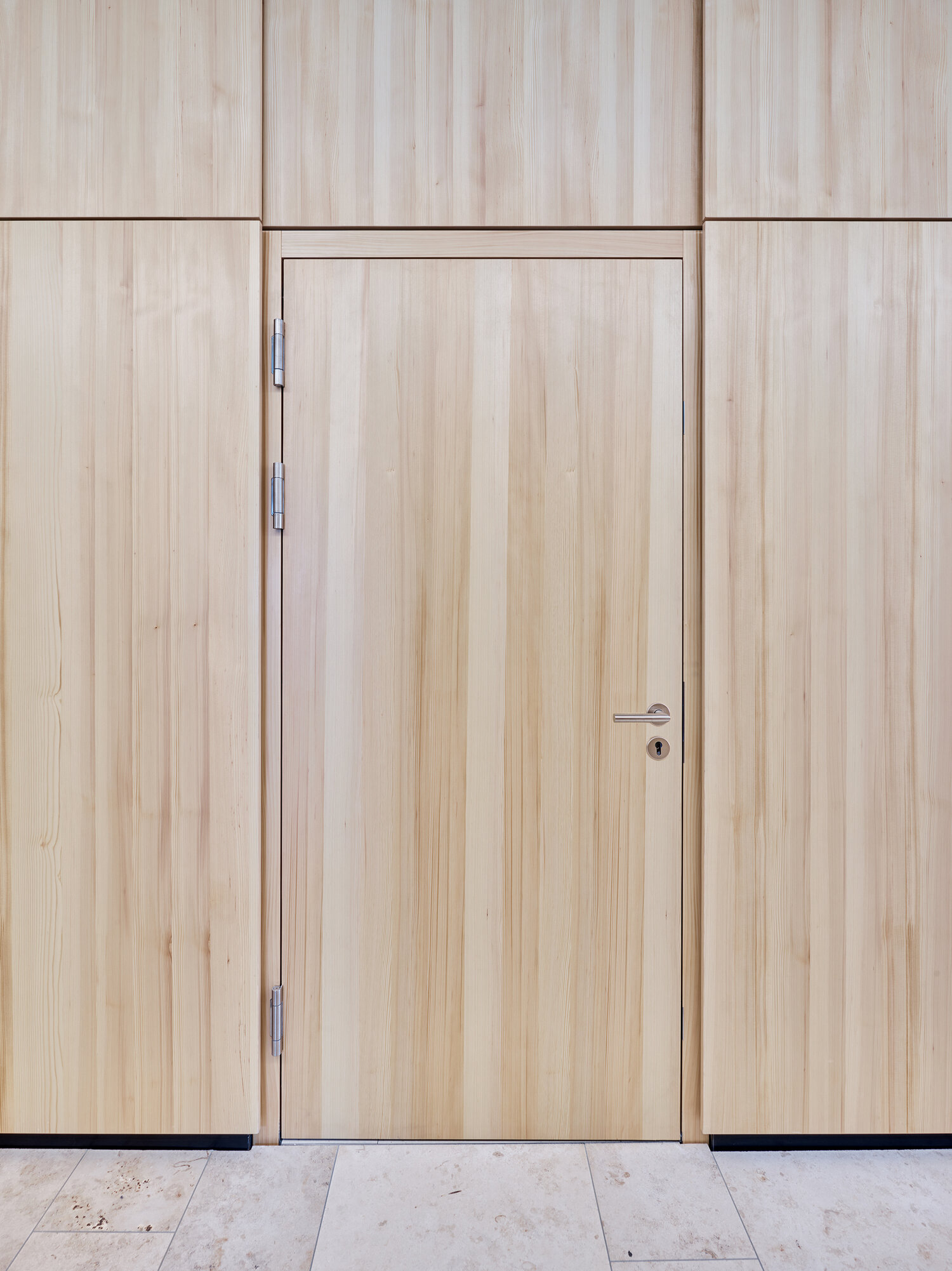 Projekt Rathaus Trennwandsystem Holz mit Holztür