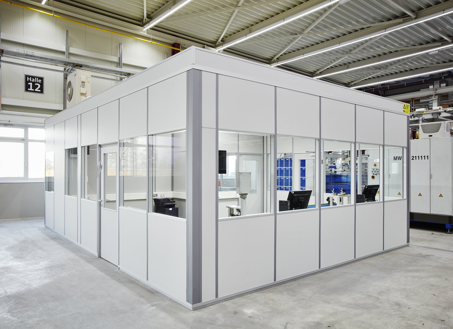 Projekt Fischer Produktion weißes Meisterbüro